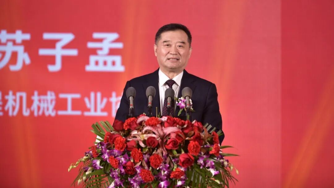 图丨三一集团董事 三一重工总裁 俞宏福先生致辞三一高机一路走来