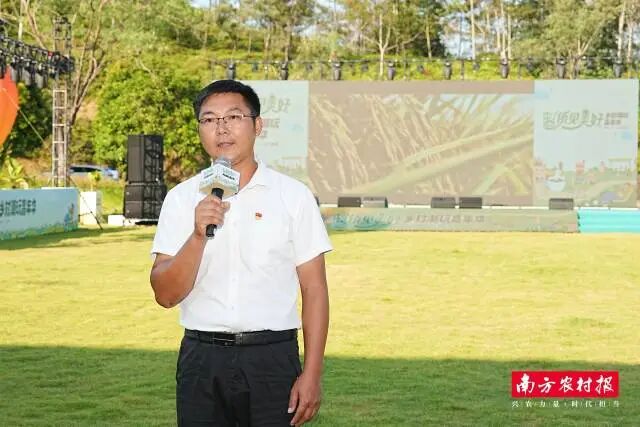 陈奭荣动情讲述新农人的梦想。