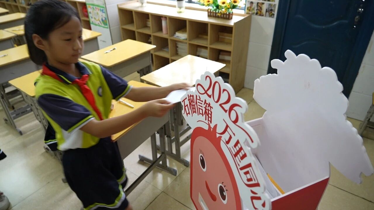 半条被子凭什么暖了92年——湘南学院大学生与郴州小学生同台演绎《半条被子》