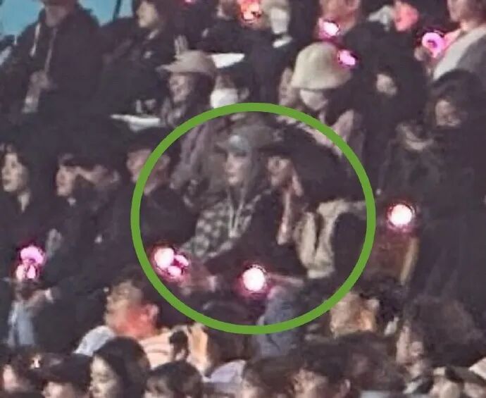 卡车示威闹分手女爱豆塌房闹这么凶