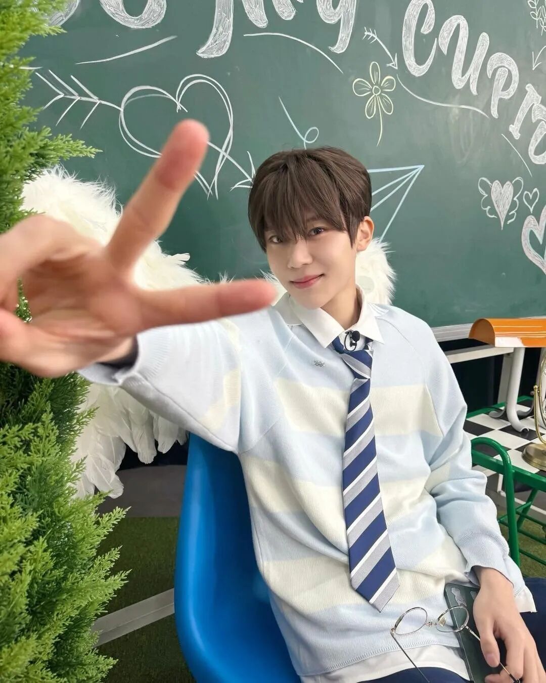 神颜爱豆演唱会猛掐大腿这是怎么了