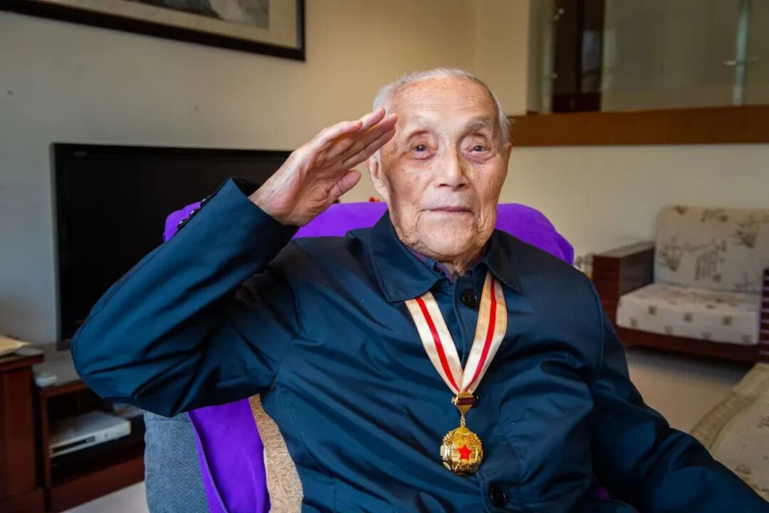 全军军龄最长开国将军张力雄110岁了