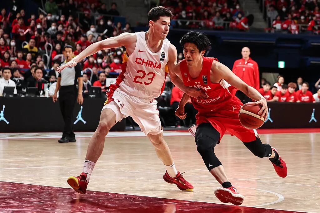 是篮协牵头请来的,姚明虽然不能明说教练能力有限,但直到昨天比赛结束