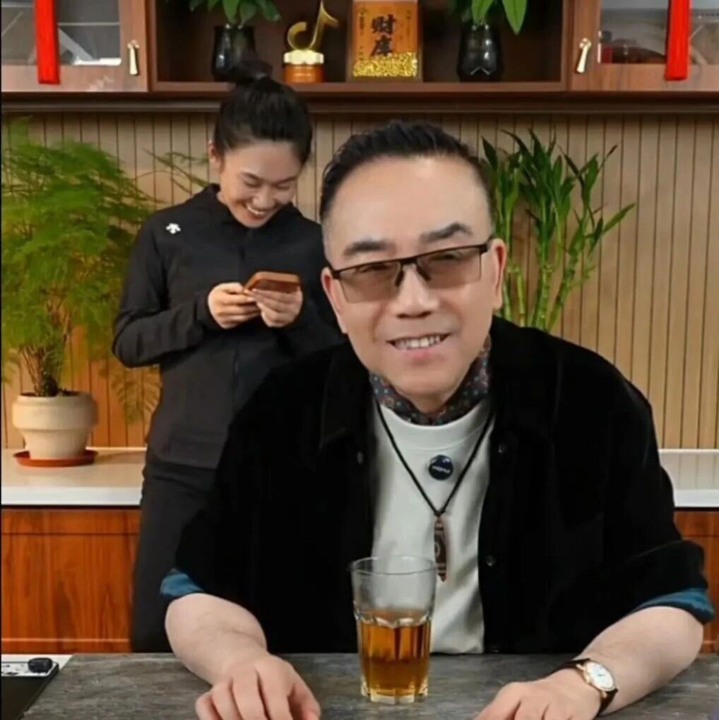 杨议直播开撕:郭德纲在上海开德云社就是瞎闹,曾亲如叔侄,如今为何反目成仇?