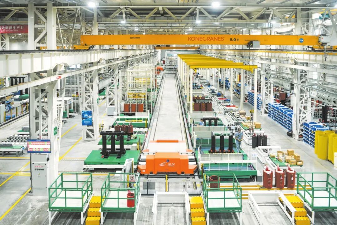 金盘科技海口数字化工厂输配电产品已经实现了数字化、智能化。 本报记者 杨鹤 摄.jpg