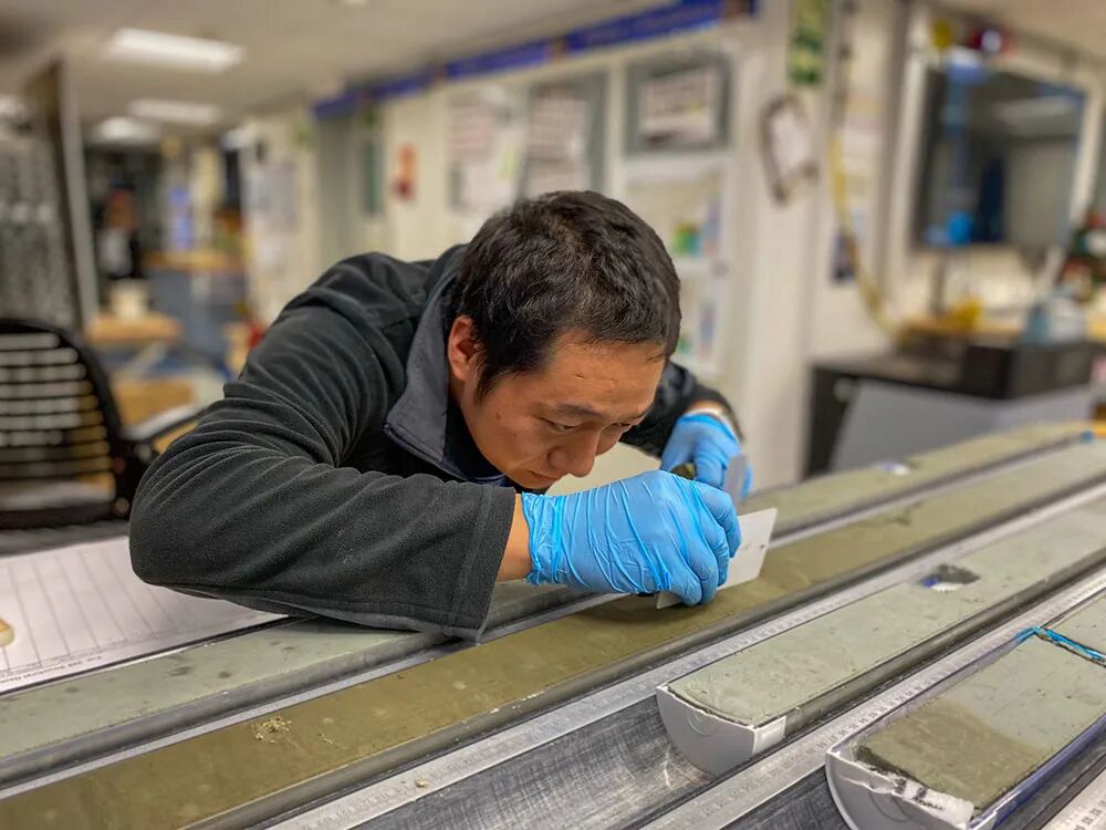 科普直播|“深海下的火山秘境”IODP 398航次“船－岸连线”