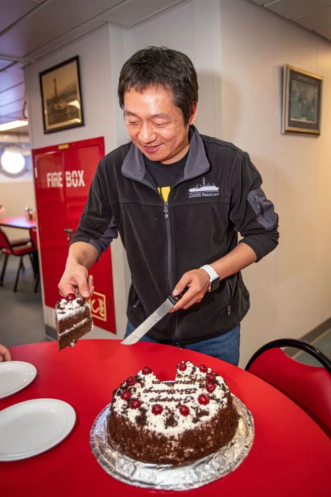 科普直播|“深海下的火山秘境”IODP 398航次“船－岸连线”