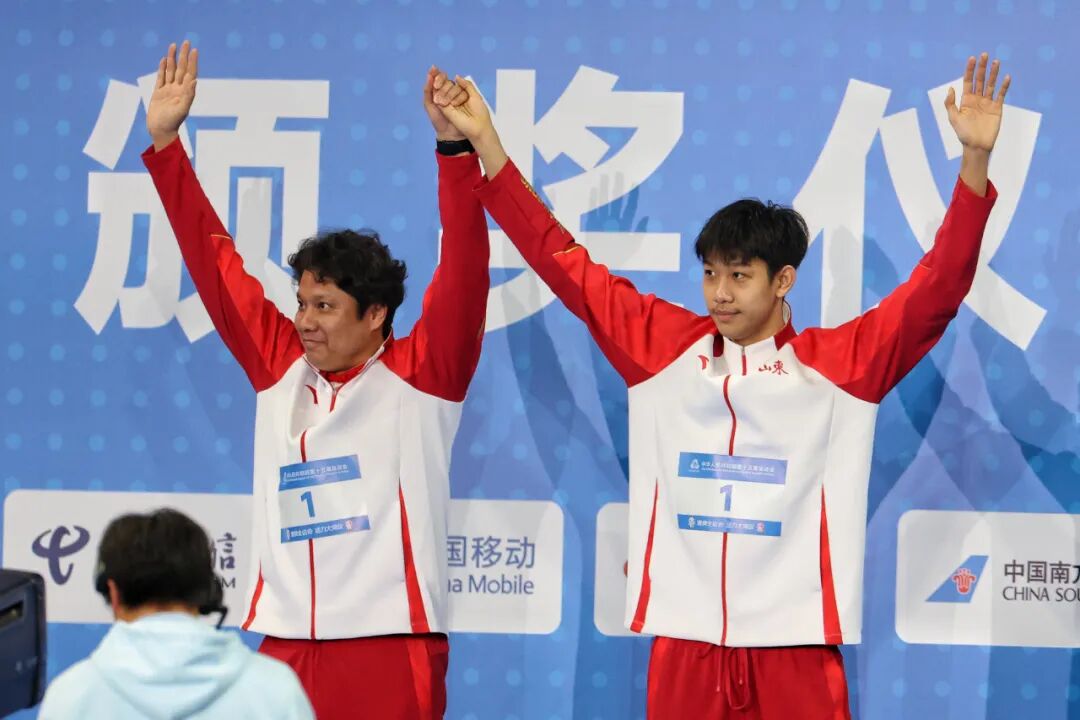 徐放200米蝶金牌,13日战报｜张展硕三冠三纪录 何诗蓓首金创历史