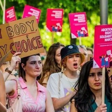 英国抗议反对美最高法推翻堕胎权！近期航班熔断一览！全球猴痘疫情新进展！