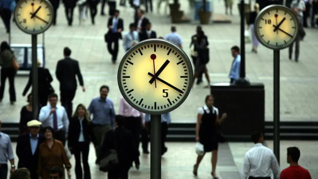 英国前首相撒切尔夫人在任时_英国新古典主义时期的家具风格_英国夏令时