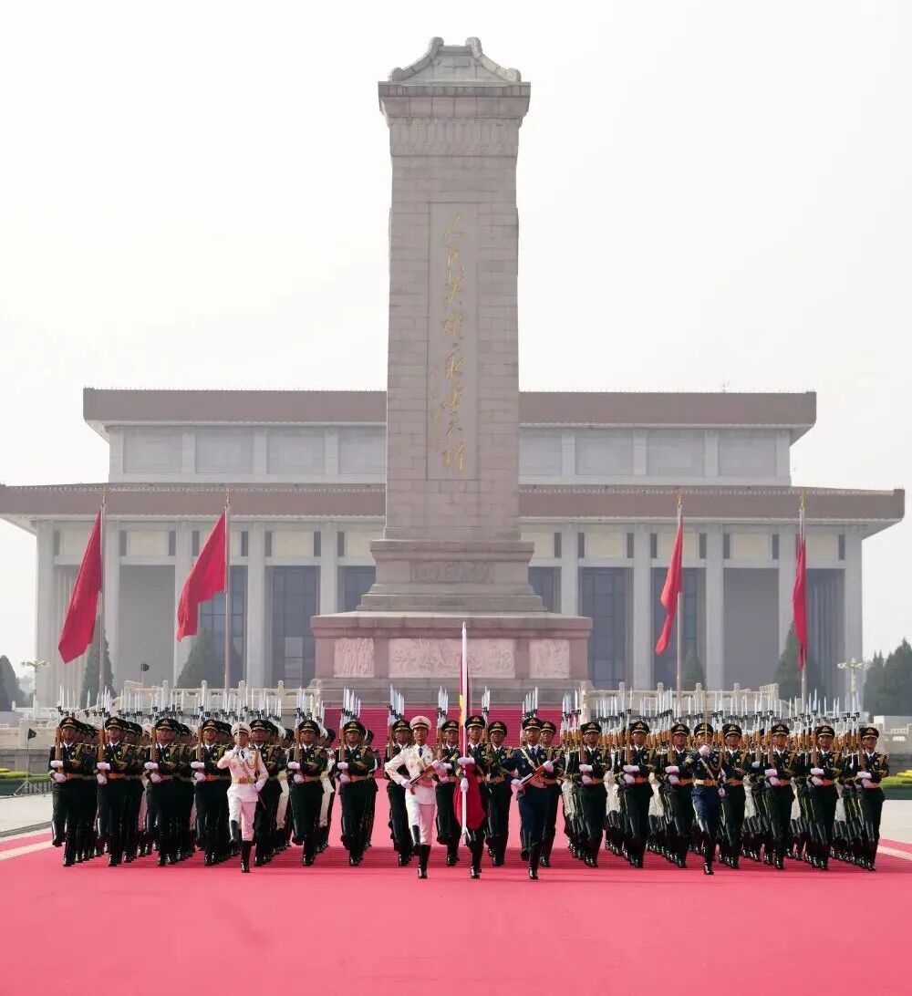 外国人称赞九三阅兵令人印象深刻