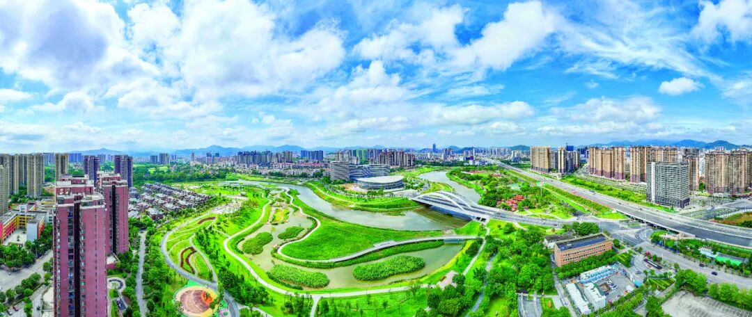 实施“百千万工程”是满足人民对美好生活新期待的内在要求。这是环境优美的惠阳淡水半岛滨水公园。