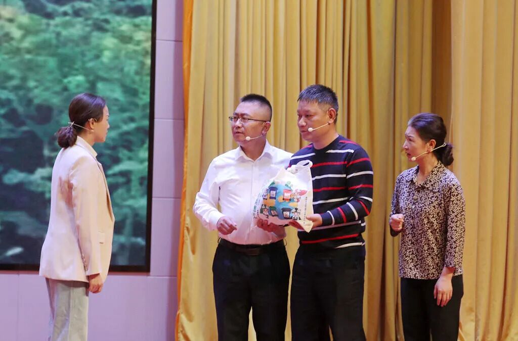 宣讲员惠城区文广旅体局苗明明等表演的《此心归处》。