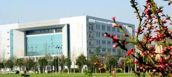 <a href=http://www.henan-zikao.com/heart/763.shtml target=_blank>新乡医学院成人高考</a>