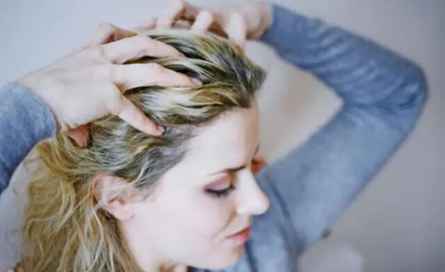 点痣后结痂掉了又结痂_头皮结痂又抠掉又结痂怎么治_疤痕性体质抠了结痂