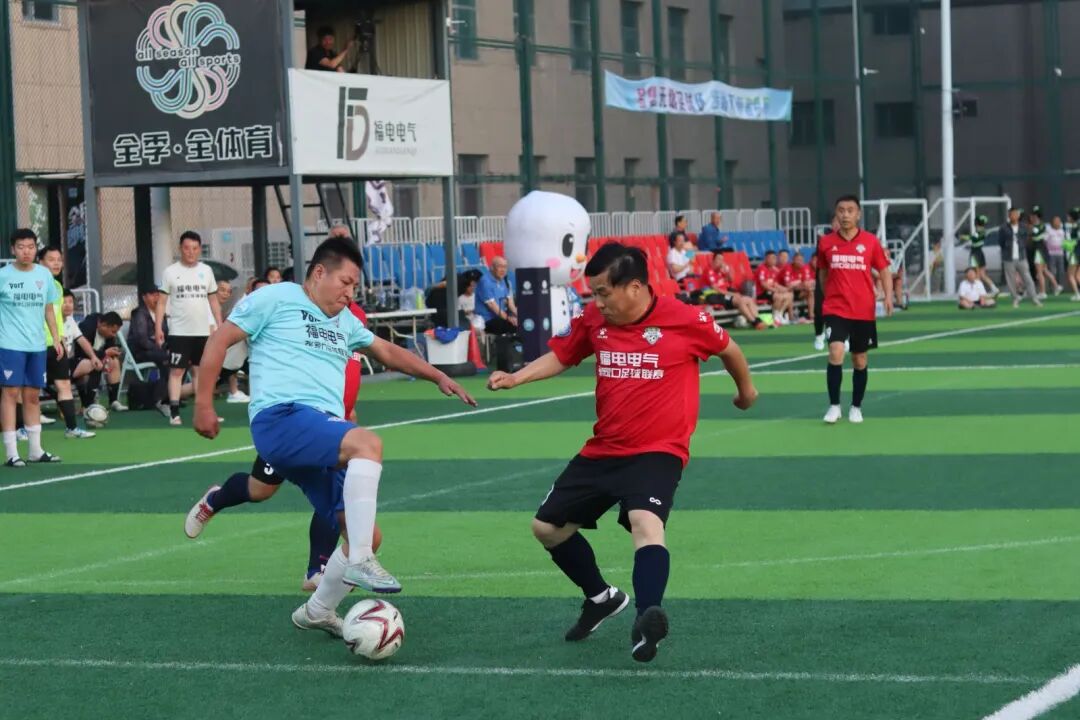 「足球联赛」乙级组精彩对决,老男孩快乐联盟闪电进球