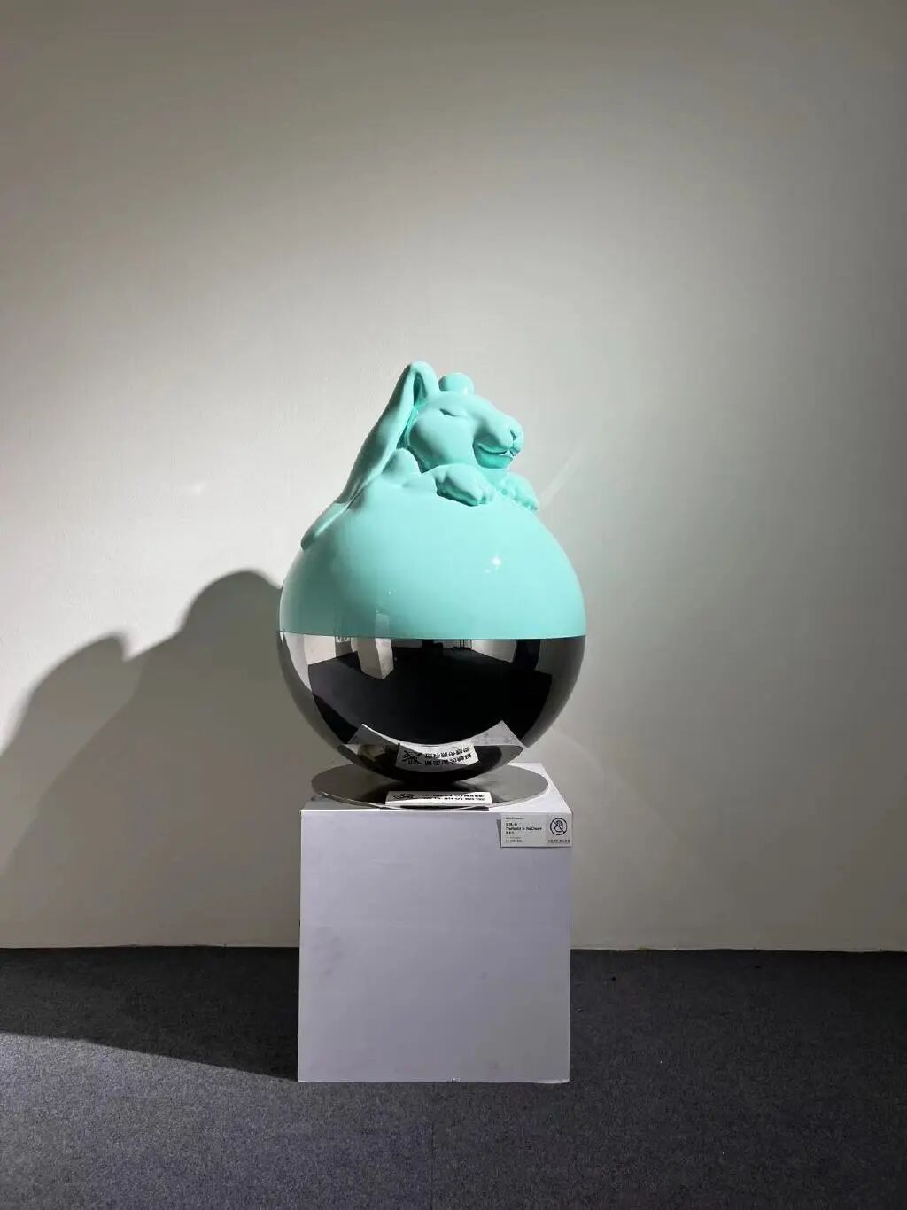 传统碰撞当代盛世六合x高孝午限定款惊艳第十届乌镇戏剧节