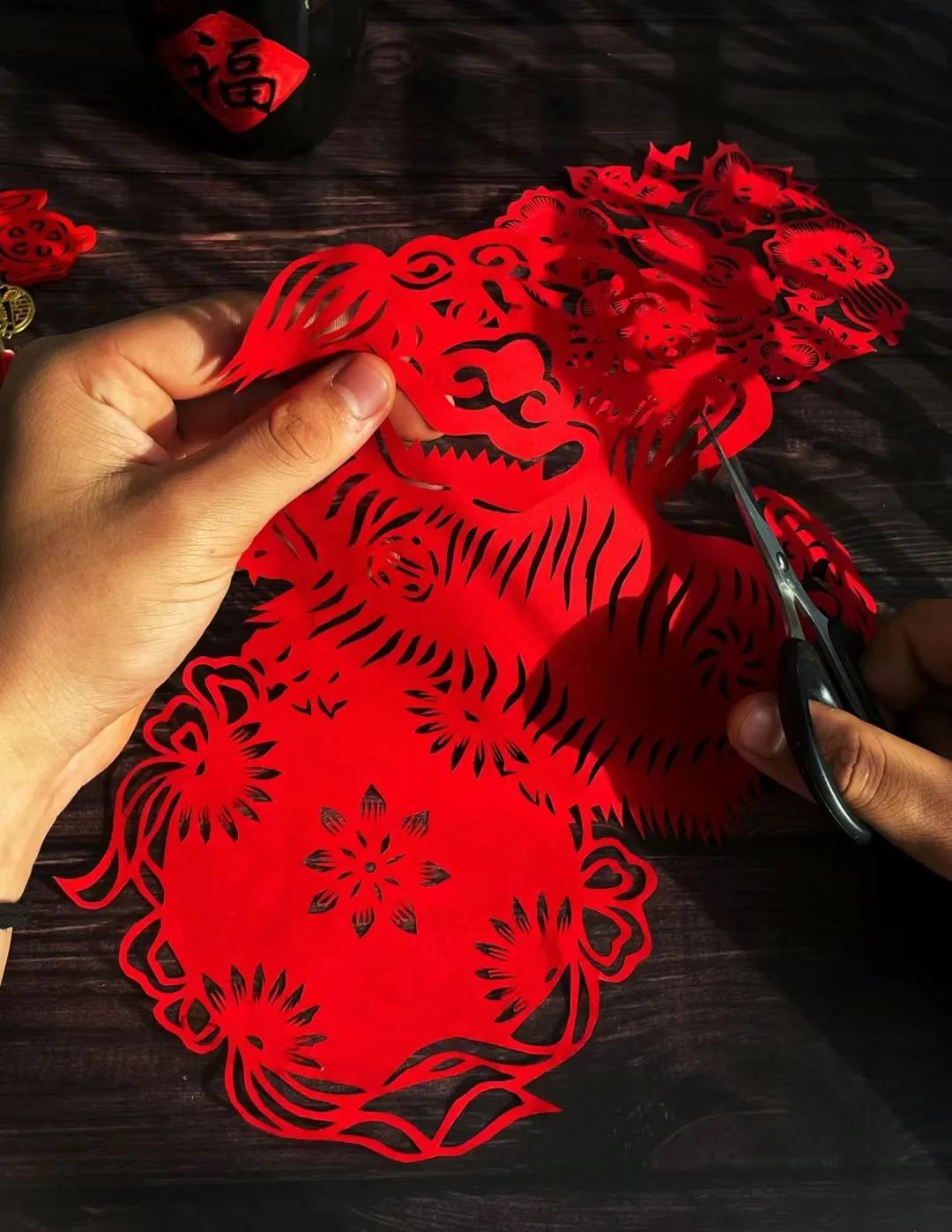 3形式从传统图案的组织构成形式来看,静乐剪纸图案多为单独纹样和适合