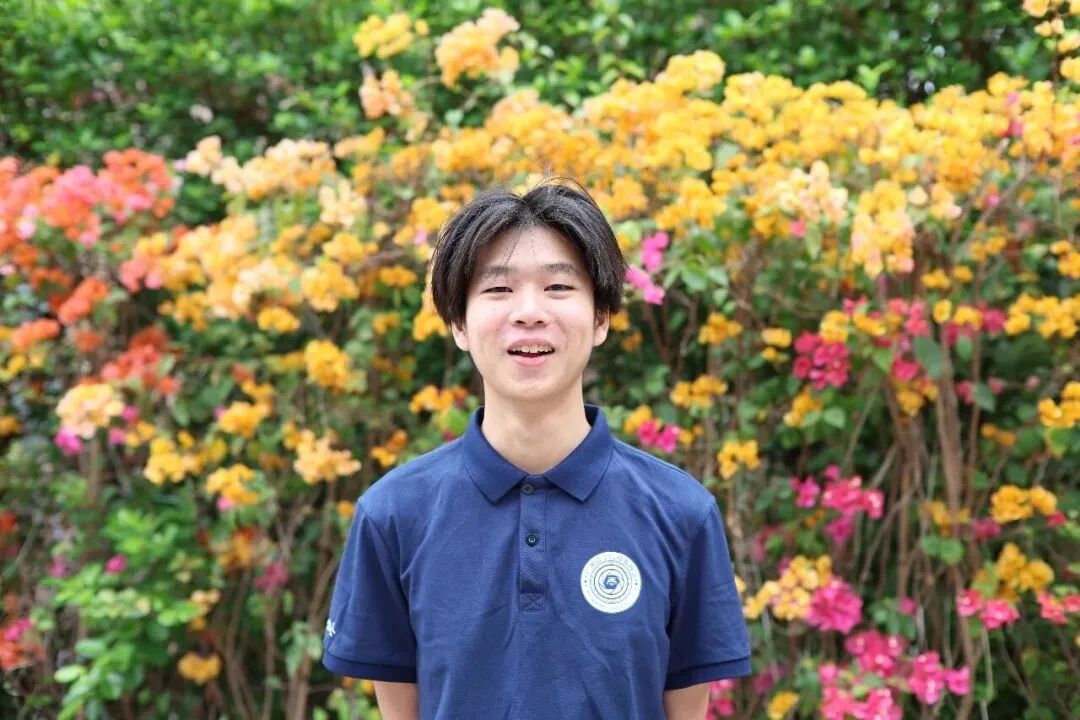 罗文睿是一名热衷于街头摄影的摄影爱好者，平日习惯利用周末时间，在广州街头捕捉城市烟火气息与自然美景。