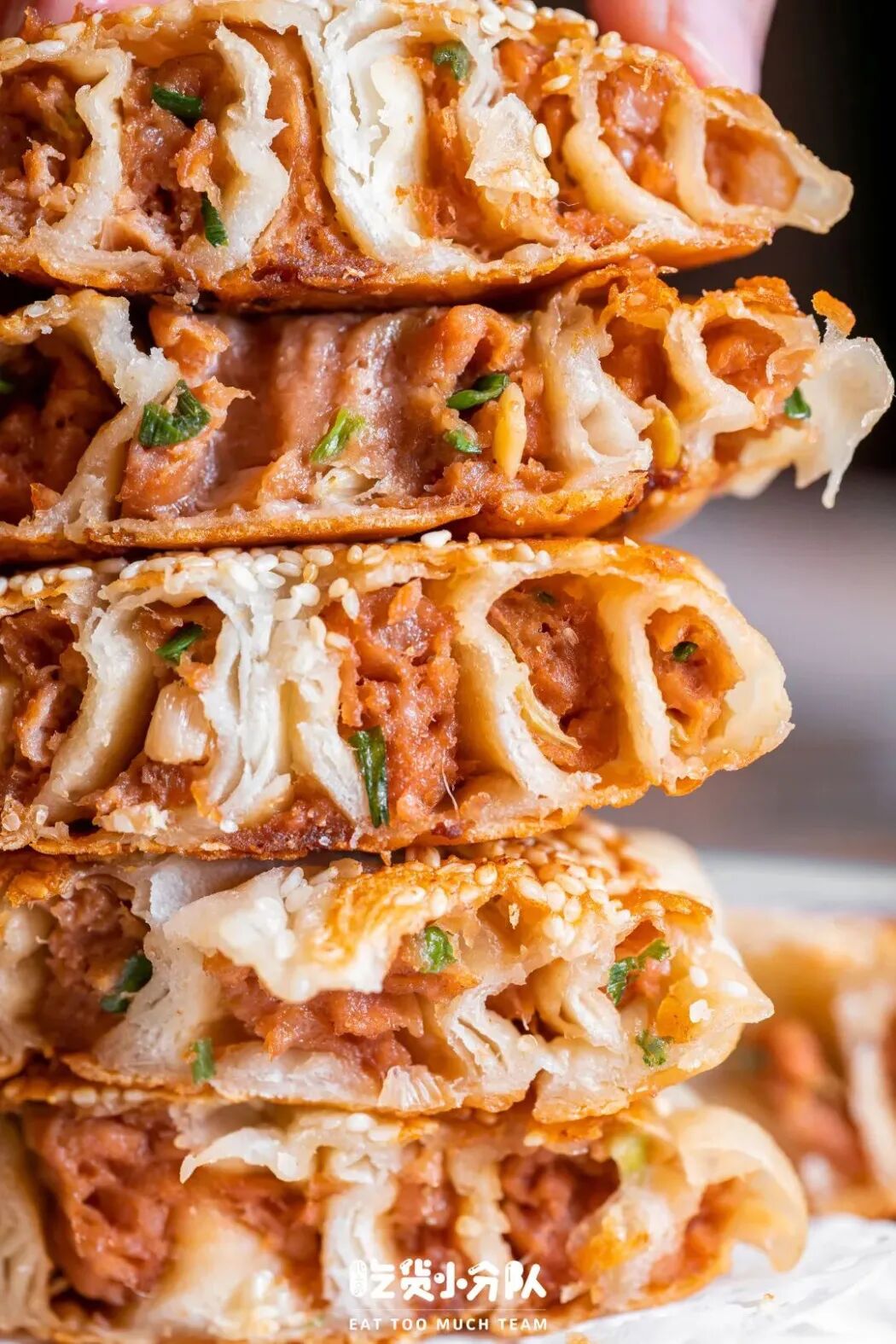 晋阳饭庄最近凭借【盘龙肉饼】又小火了一把,他家菜单上面食大省的