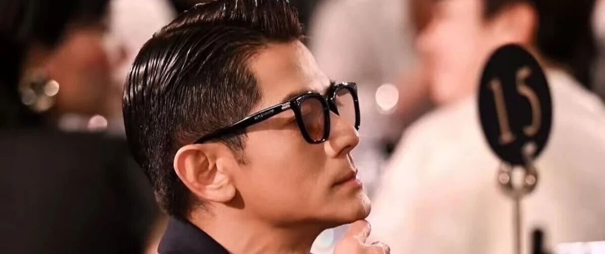 郭富城春晚后台落泪,这一举动,藏着最动人的温柔