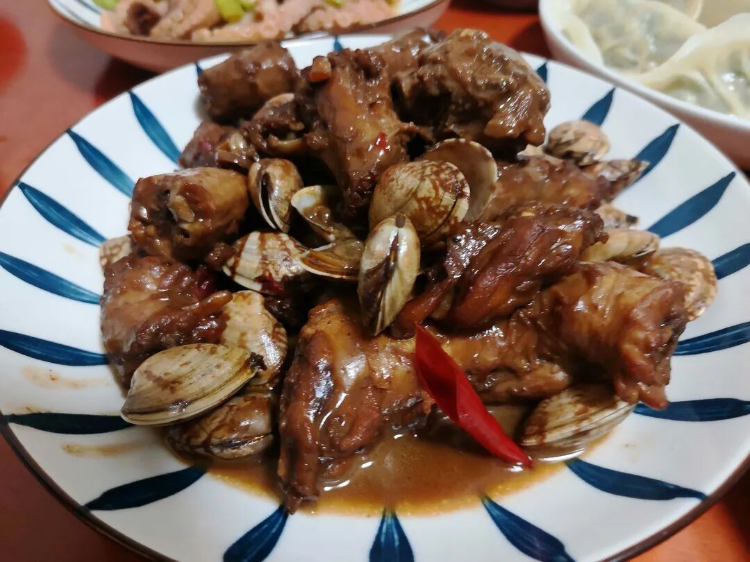 我有外地的同事比较忌惮这个,因为每次吃虾虎都会被扎手,扎嘴.