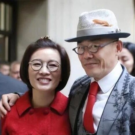 丈夫刚刚贪污入狱，转身却无缝衔接二嫁周立波