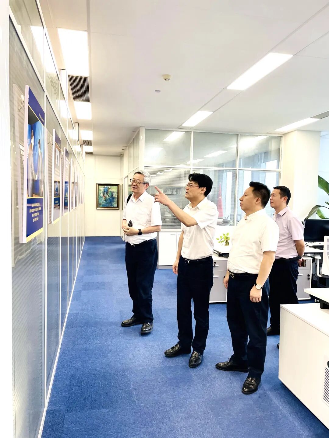 省市老领导莅临世界会长大会组委会指导工作