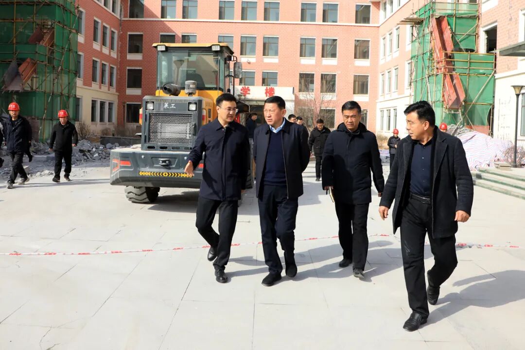 毛学鸿先后来到官亭土族中学,官亭镇鲍家教学点,官亭镇中心幼儿园