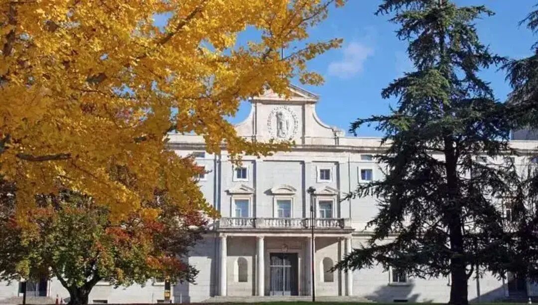 西班牙博士纳瓦拉大学教育心理学经济学博士