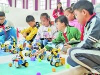 白云区中小学机器人比赛举行