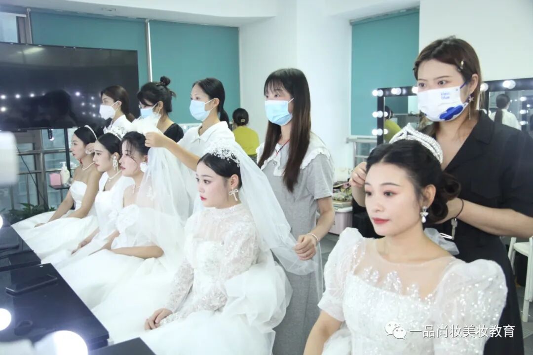 学习化妆需要多少钱吗？正规化妆学校的收费表-首码网-网上创业赚钱首码项目发布推广平台