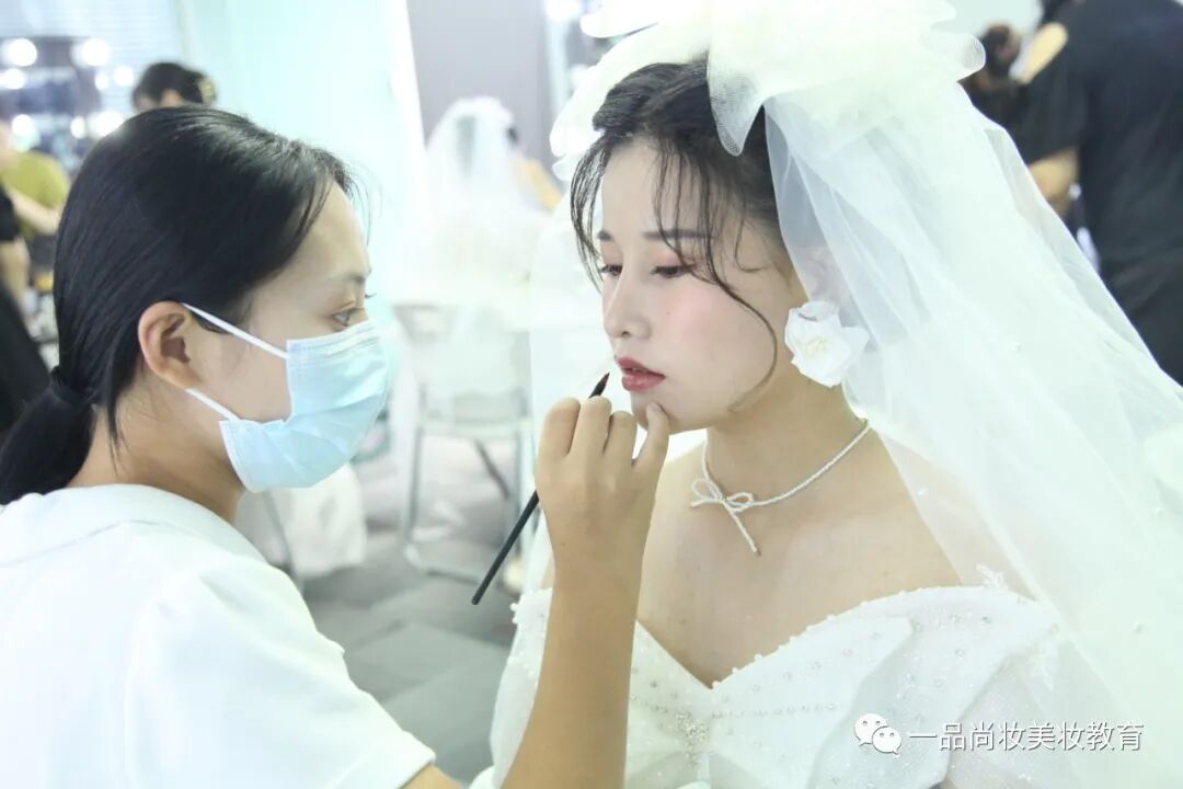 化妆学校_化妆学校正规学校学费一览表_化妆学校哪个学校好