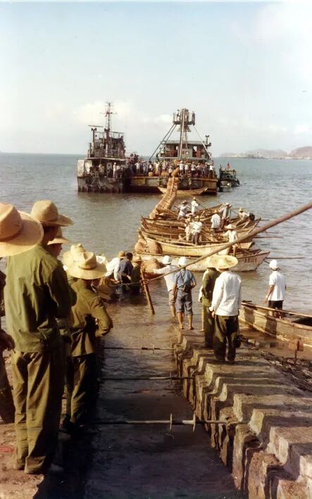 80年代平潭电力工人敷设海缆现场.jpg