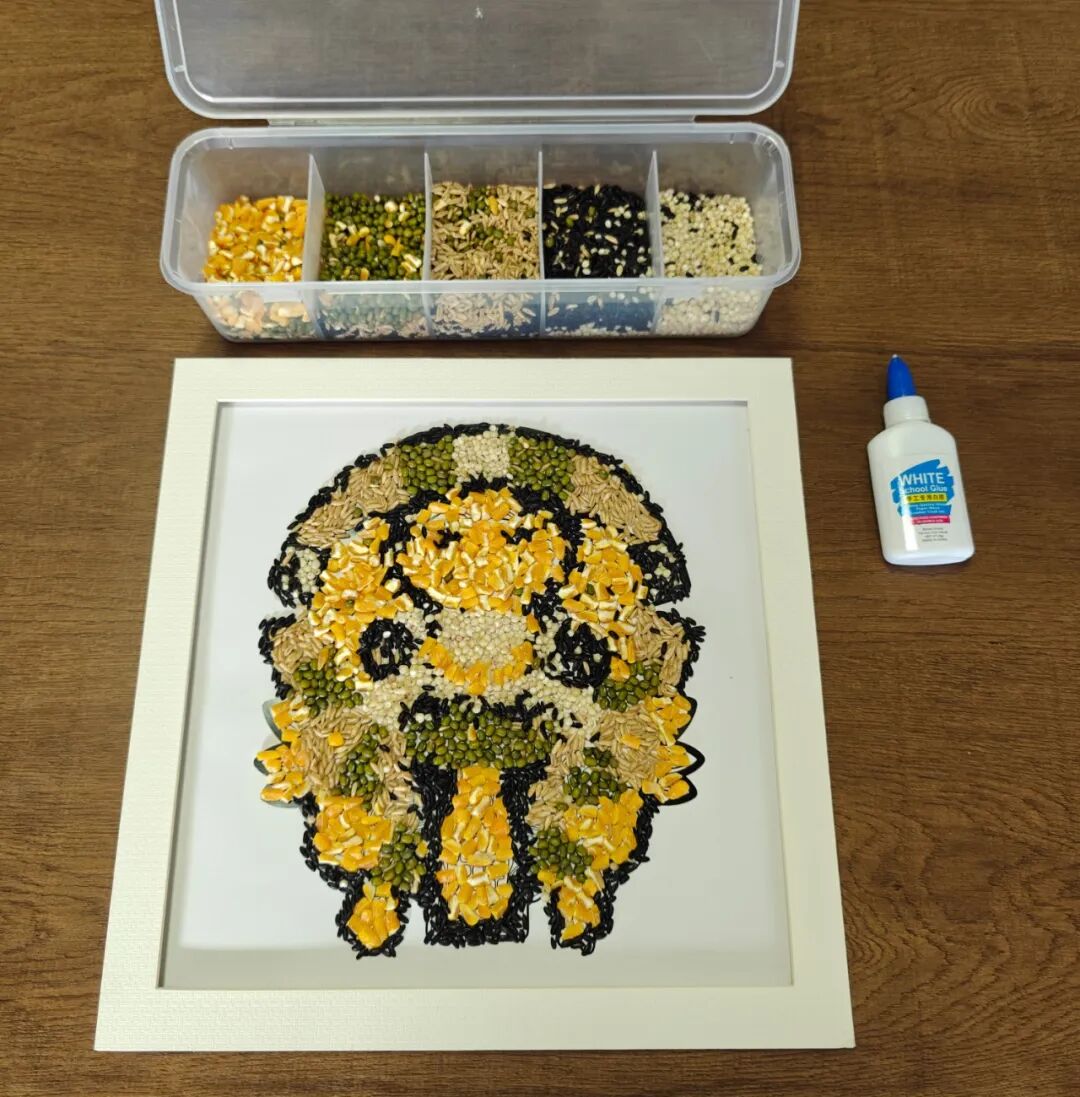 邀请大家听讲解,动手制作玉米挂件,谷物贴画,布艺拼贴画