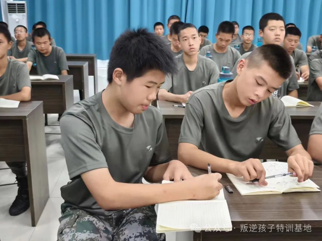 封闭式学校收费_封闭学校一个学期的学费_封闭式学校多少钱一年费用