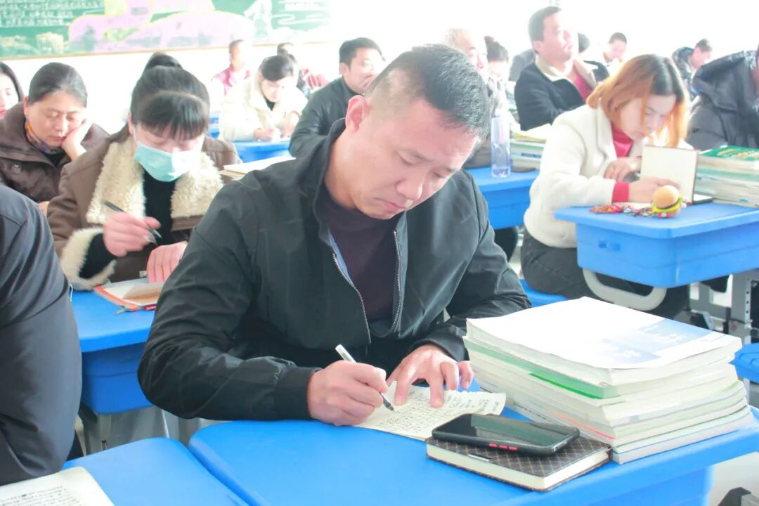 【凝心聚力话成长 家校携手筑未来】山东运河职业中专2025-2026学年第一学期期中家长会(图49)