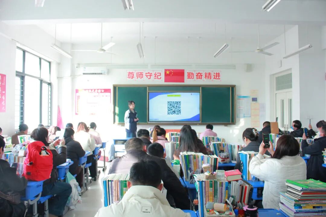 【凝心聚力话成长 家校携手筑未来】山东运河职业中专2025-2026学年第一学期期中家长会(图28)