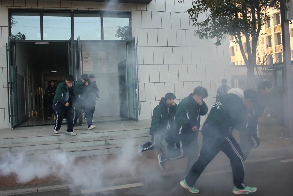 筑牢安全防线 守护平安校园——山东运河职业中专开展消防应急演练(图16)