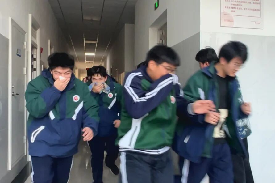 筑牢安全防线 守护平安校园——山东运河职业中专开展消防应急演练(图15)