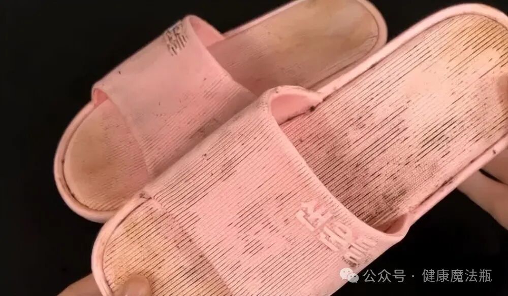 拖鞋发黄有污渍？几招轻松清洁翻新，让旧拖鞋瞬间焕然一新恢复如初！
