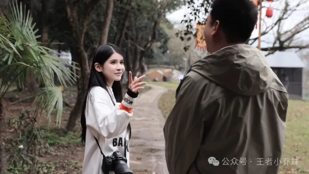 狗头萝莉第一次录综艺，素颜形象展现完美气质，网友：成功洗白了