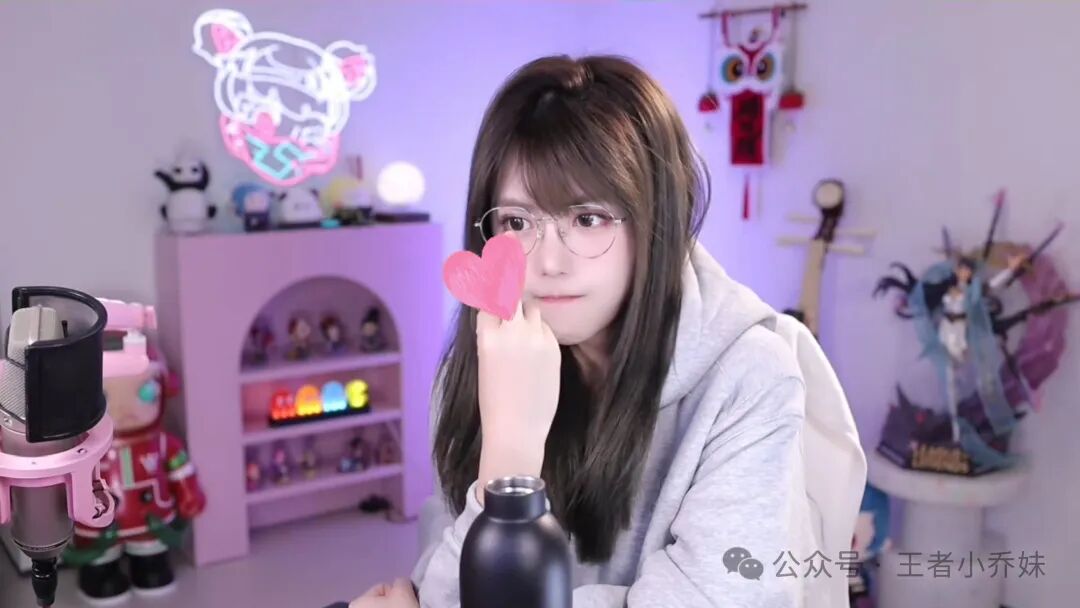 周淑怡直播人气下滑，被网友要求擦边而破防，怒喷：怎么不让你老木擦？