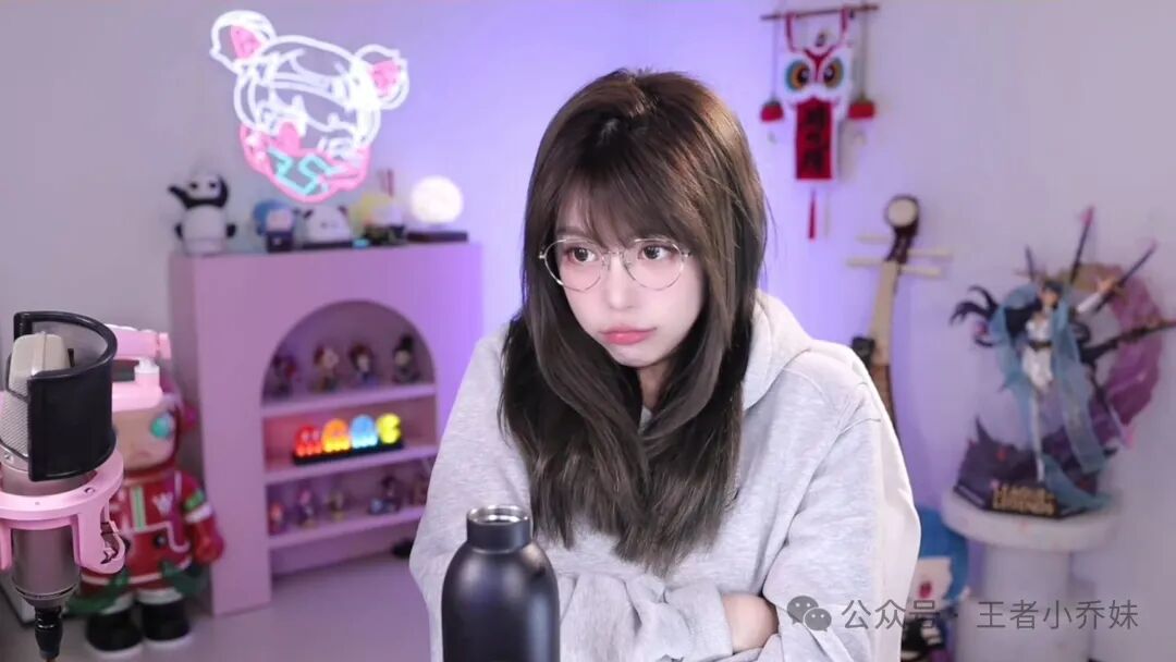 周淑怡直播人气下滑，被网友要求擦边而破防，怒喷：怎么不让你老木擦？