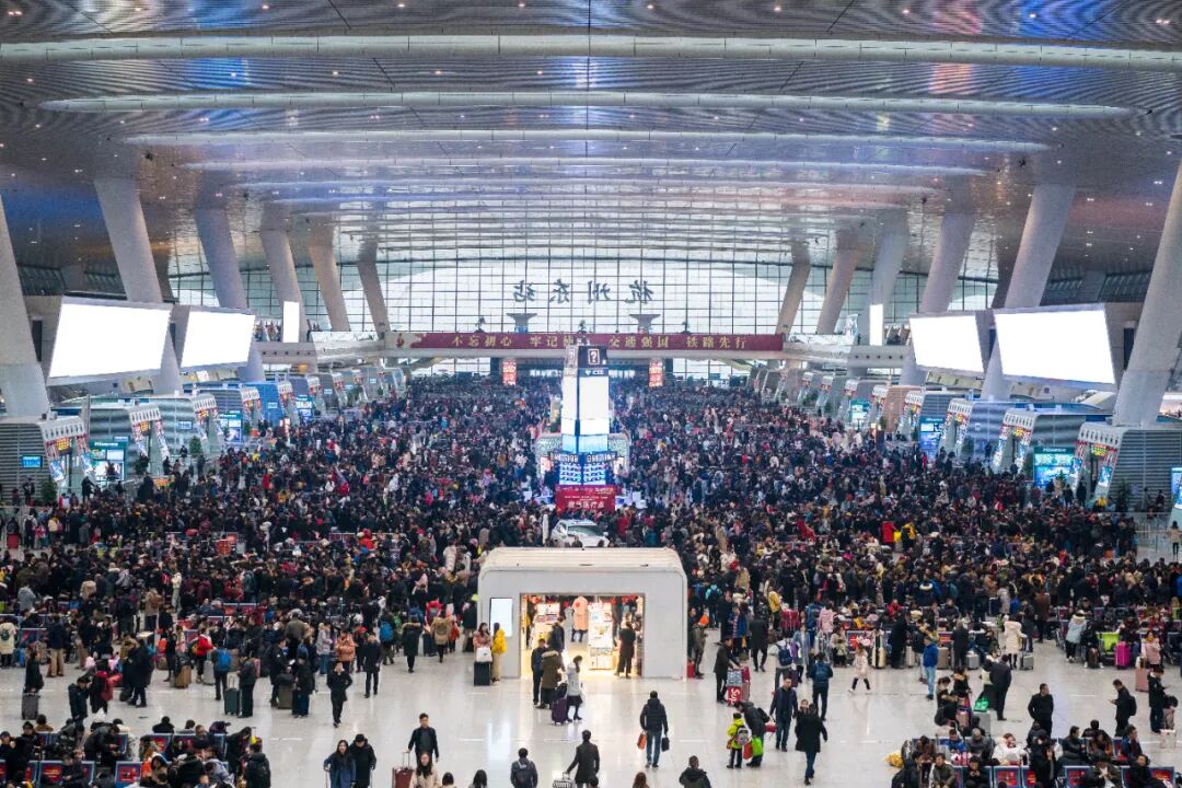 China National Day 2024 Travel ： Peak Dates and Tips for Expats