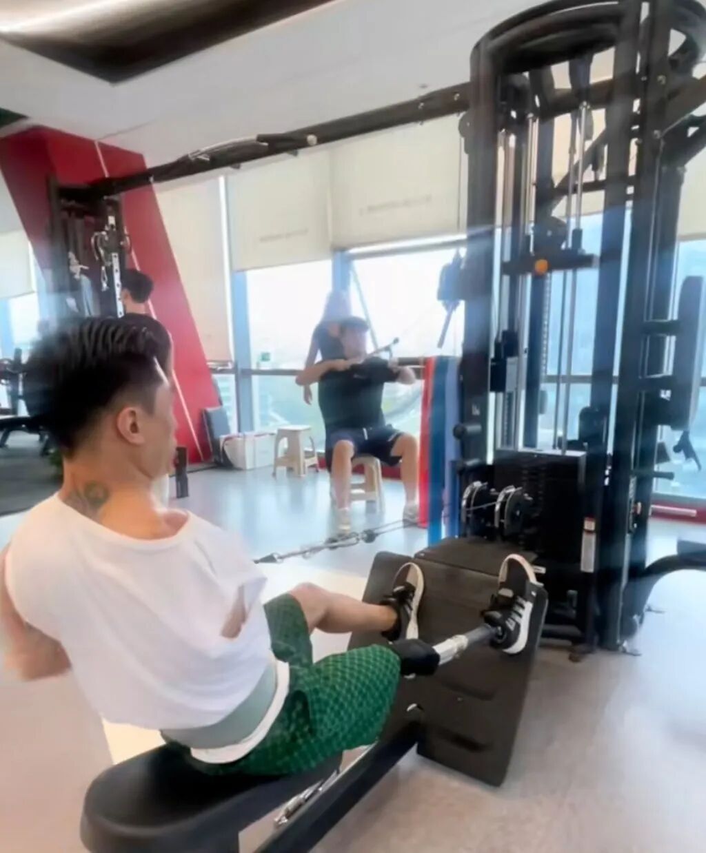 Liu works on his leg muscles in the gym which allows him to exercise for free. Photo: Douyin