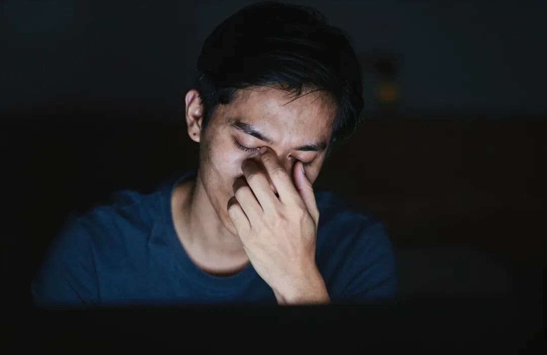 Wuhan Man Slaps Twitching Eye for Superstition, Detaches Retina
