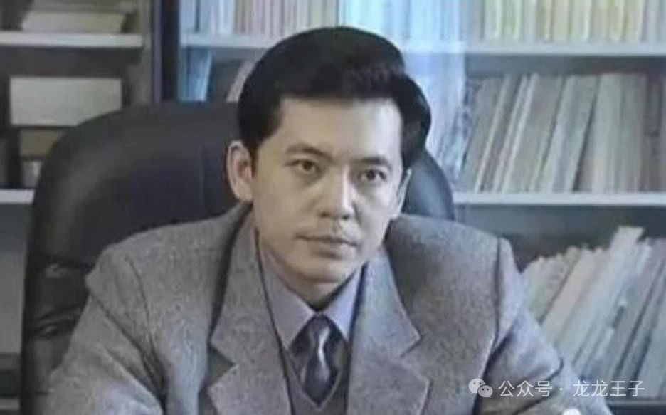 何政军:《亮剑》成名后,他32年无绯闻的秘密!