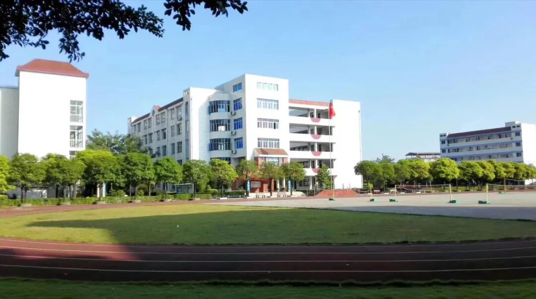 福州盘屿中学校区福州第二十一中学位于福州的盖山义序地区,在1956年