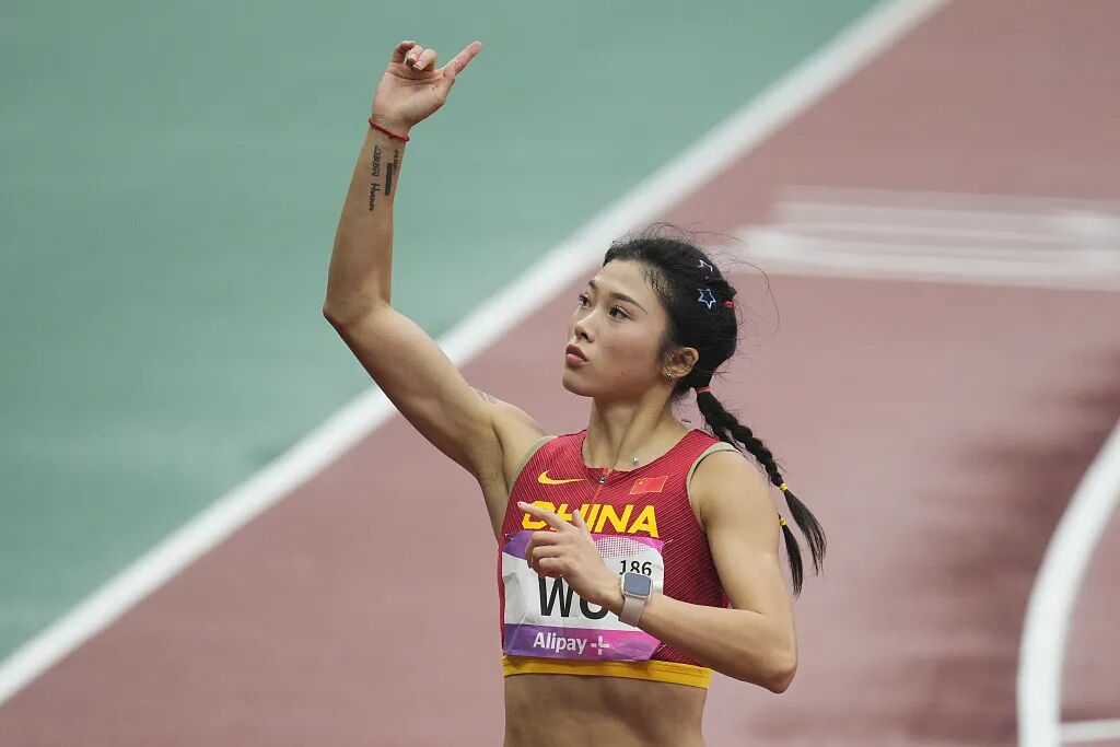 整容的网红！吴艳妮抢跑后还能“表演”多久？